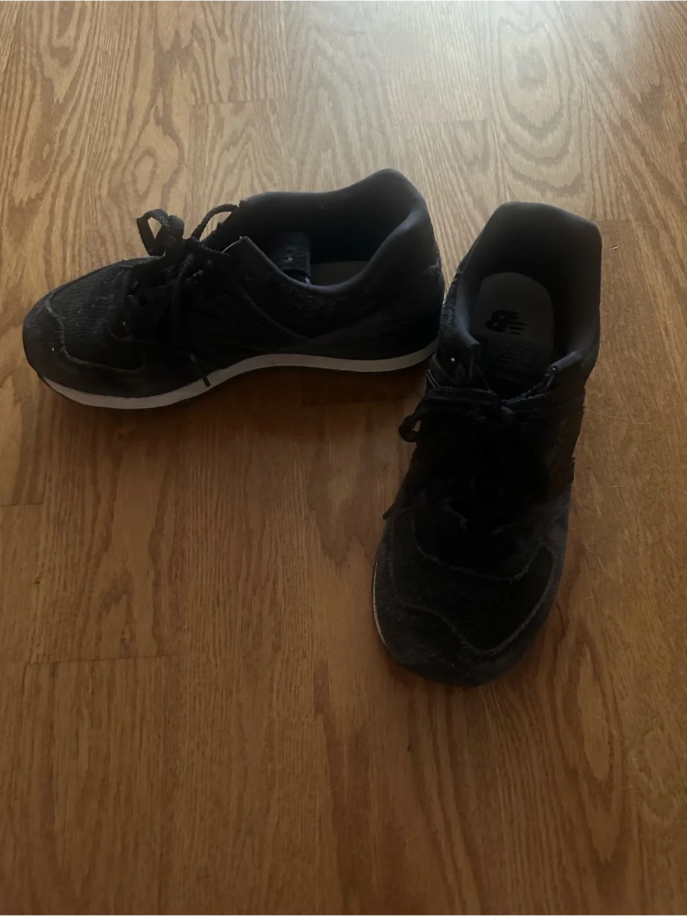 New Balance Black Low-Top Lace-Up Sneakers